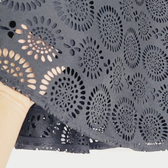 C'est Moi Black Cut Out Floral Lace Zipper Back Lined A-Line Mini Skirt Size L - Picture 3 of 10